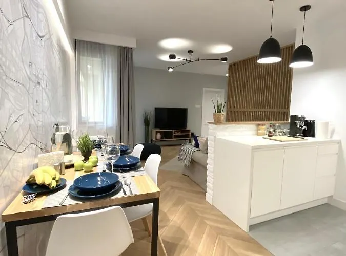 Mycherry - Old Town - Wiezienna 21c Apartman