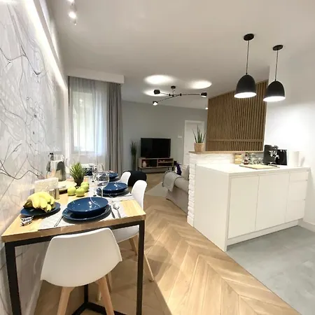 Mycherry - Old Town - Wiezienna 21c Apartment